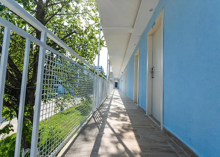 Отель Azurro 3*